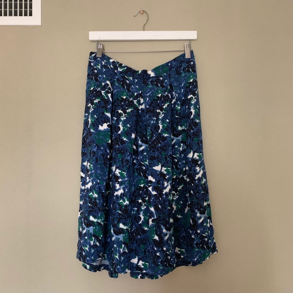 Gap skirt